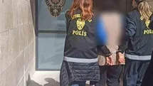 Polis Aranan Suçluyu Yakaladı