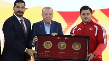 Cumhurbaşkanı Erdoğan'a Türk Güreşi Tablosu Takdim Edildi