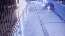 Şişli’de kontrolden çıkan lüks otomobil dükkana daldı: O anların görüntüsü ortaya çıktı