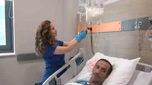 Sıdıka Hemşire 25 Yıldır Hastalarına Şefkatle Yaklaşıyor