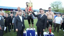 32. Kağıthane Yağlı Güreşleri’nde Seçkin Duman başpehlivan oldu