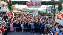 Çilek Festivali İzmir'de Yoğun İlgiyle Gerçekleşti