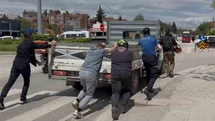 Eskişehir'de Yolda Kalan Kamyonet Kurtarıldı