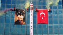 Antalya'da JAK Timinden Bayrak Kutlaması