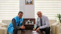 Düzce'de Başkan Özlü Kurbanını Bağışladı