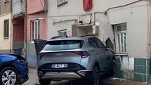 Bursa'da Trafik Kazası: Cip Eve Girdi