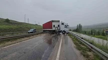 Ankara'da Tır ve Minibüs Çarpıştı