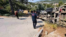 Bodrum'da Devrilen Kamyonda 3 Kişi Kurtarıldı