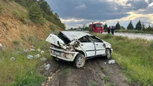 Uşak’ta Otomobil Şarampole Devrildi