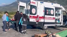 Söke'de Kamyonet ve Otobüs Çarpıştı