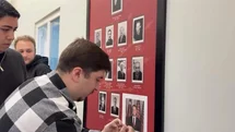 CHP Bolu Gençlik Kolları üyeleri Kılıçdaroğlu’nun fotoğrafının üstüne Özgür Özel’in fotoğrafını yapıştırdı
