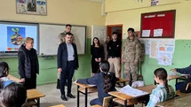Dicle Kaymakamı Atış, öğrenci ve öğretmenlerle bir araya geldi