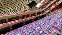 Trabzon Büyükşehir Belediyesi, Antalya Stadyumu’nu bayraklarla donattı