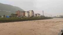 Trabzon Araklı'da Şiddetli Yağış Etkili Oldu