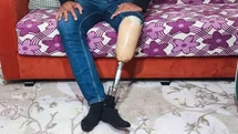 Protez bacaklı adam alacağını almak için IBAN verdi, cezaevine girip işinden oldu