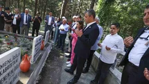 Özgür Özel Manisa’da Mezarlık Ziyareti Yaptı
