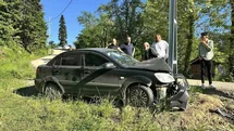 Kastamonu'da Direğe Çarpan Otomobilde 3 Yaralı