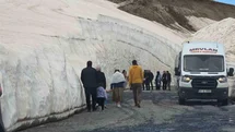 Nemrut’taki Kar Tünelleri Turistlerin Gözdesi