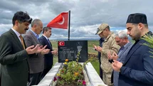 Arpaçay’da bayramda duygulandıran şehitlik ziyareti