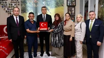 Vali Toros İle Eşi Dudu İrem Toros, Şehit Ailesine Bayram Ziyaretinde Bulundu
