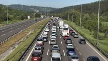 Bolu'da Uzun Araç Kuyrukları Oluştu