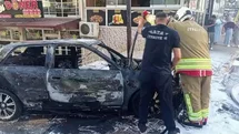 Hatay’da park halindeki otomobil alevler içinde yandı