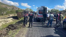 Kamyon Devrildi, Sürücü Yaralandı