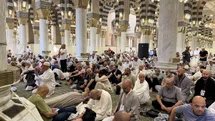 Hacılar Medine-i Münevvere'de Dua Ediyor