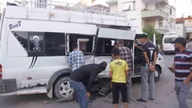 Antalya'da Tarım İşçilerini Taşıyan İki Minibüs Çarpıştı