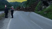 Trabzon'da Heyelan Nedeniyle Yol Kapandı