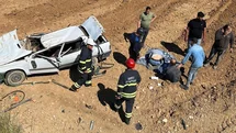 Gediz'de Otomobil Tarlaya Uçtu