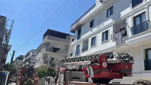 Kocaeli'de Yangın Anında Mahsur Kalan Aile Kurtarıldı