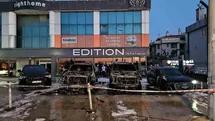 Bakırköy’de 50 milyon TL değerinde 4 otomobil alevlere teslim oldu