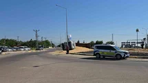 Gaziantep’te arpa yüklü tır kavşakta yan yattı: 1 yaralı