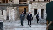 Vali Küçük, tarihi Tuz Hanı’ndaki çalışmaları inceledi