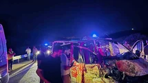 Bingöl'de Panelvan Araca Çarpan Ata Çarpma