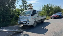 Freni Boşalan Kamyonet Tarım Aracına Çarptı