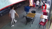 Esenyurt'ta Alkollü Adamın Saldırısı