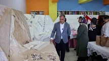 Başkan Özdoğan, el emeği göz nuru eserleri inceledi