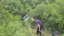 Balıkesir'de Araçta Mahsur Kalan Yaralı Kurtarıldı