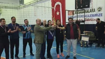 Şehit öğretmen anısına düzenlenen voleybol turnuvası sona erdi