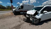Kütahya'da Ambulans ve Ticari Araç Çarpıştı