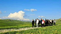 Bitlis'te Vali Karakaya'nın Doğa Yürüyüşü