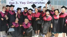 Ege Üniversitesinde 3. Yaş Üniversitesi Mezunları Coşkuya Doydu