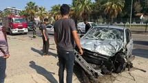 Kontrolden çıkan otomobil refüjdeki bariyerlere çarptı: 1 yaralı