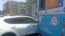 Tarsus’ta Maddi Hasarlı Kaza: Belediye Otobüsü İle Otomobil Çarpıştı