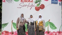 Kuşadası'nda Kiraz Şenliği Coşkusu