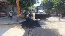 Akdeniz’de altyapı çalışmaları sonrası bozulan yollar asfaltlanıyor