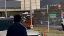 Seyir halindeki otomobil alev topuna döndü