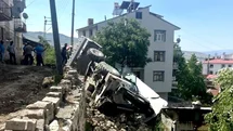 Çemişgezek'te İş Makinesi Devrildi